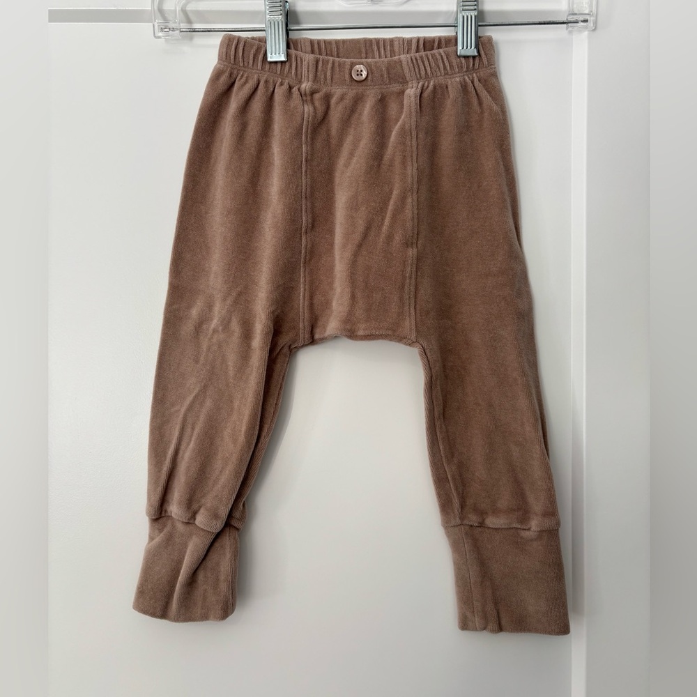 Kate Quinn Velvet Velour texture harem style jogger pant in Beige Size 2T